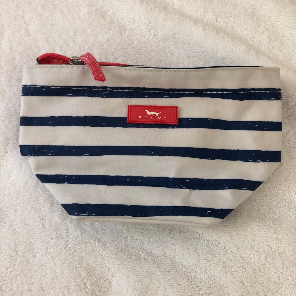 A small pouch